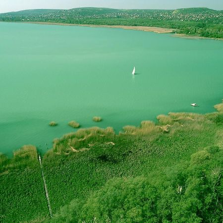 Fuzliget Surf Garden Lägenhet Balatonfůzfő Exteriör bild